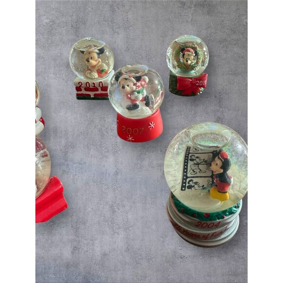 Disney JC Penney Christmas Mini Snow Globes Mickey Mouse Set of 10 2.5 in x 2 in - Picture 6 of 9